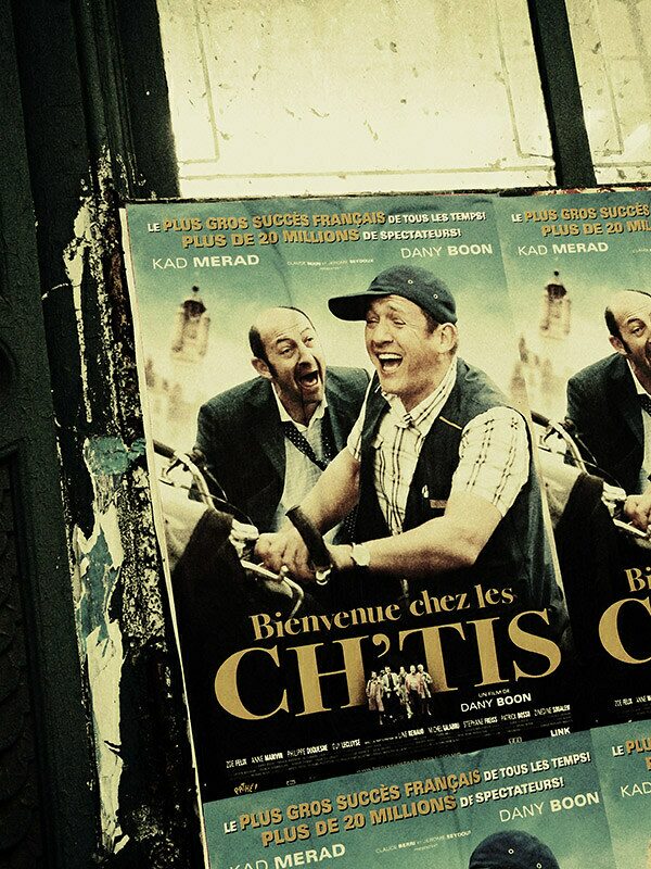 Filmposter van Bienvenue Chez Les Ch’Tis, een erg populaire film in Frankrijk.