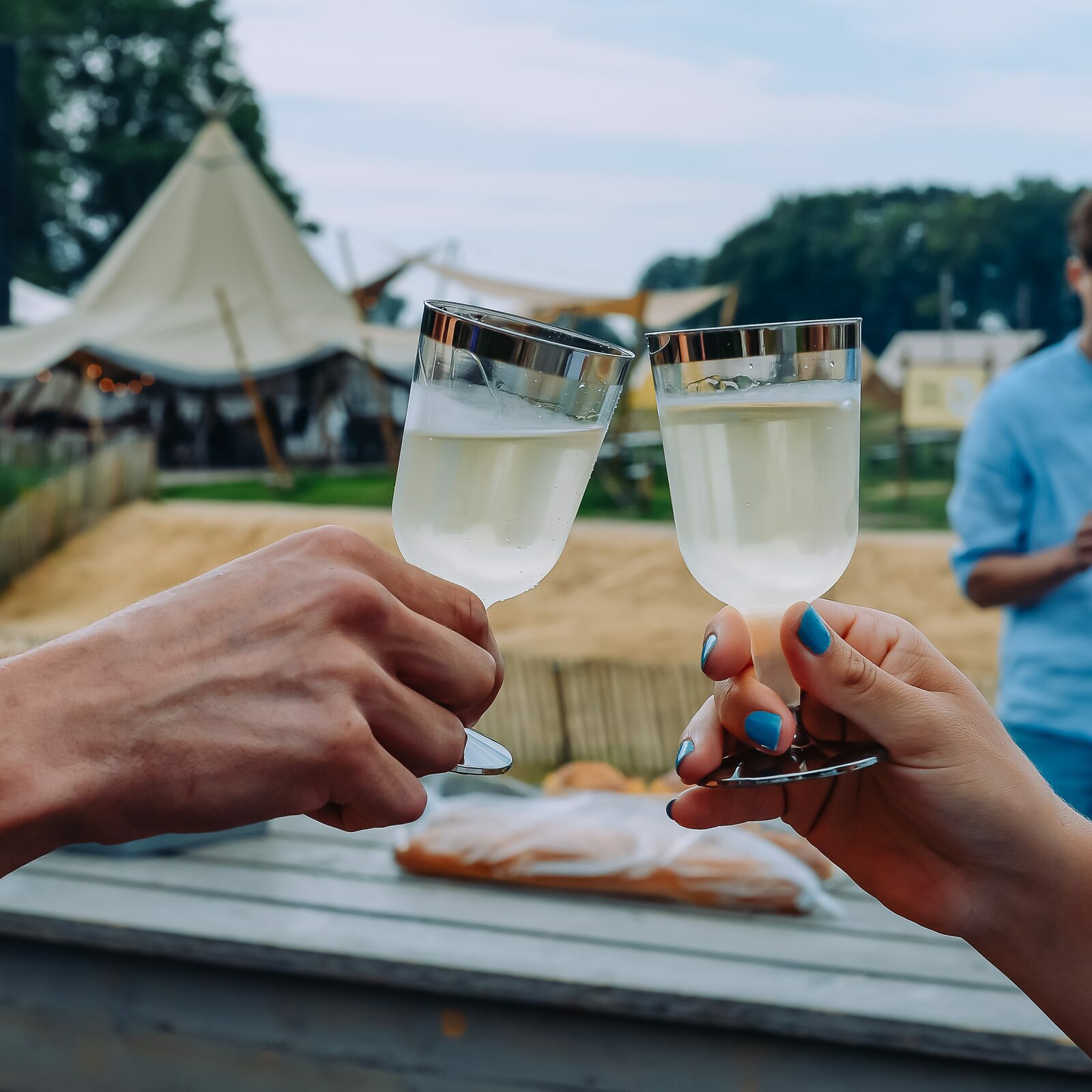 Proosten, dobberen en dineren