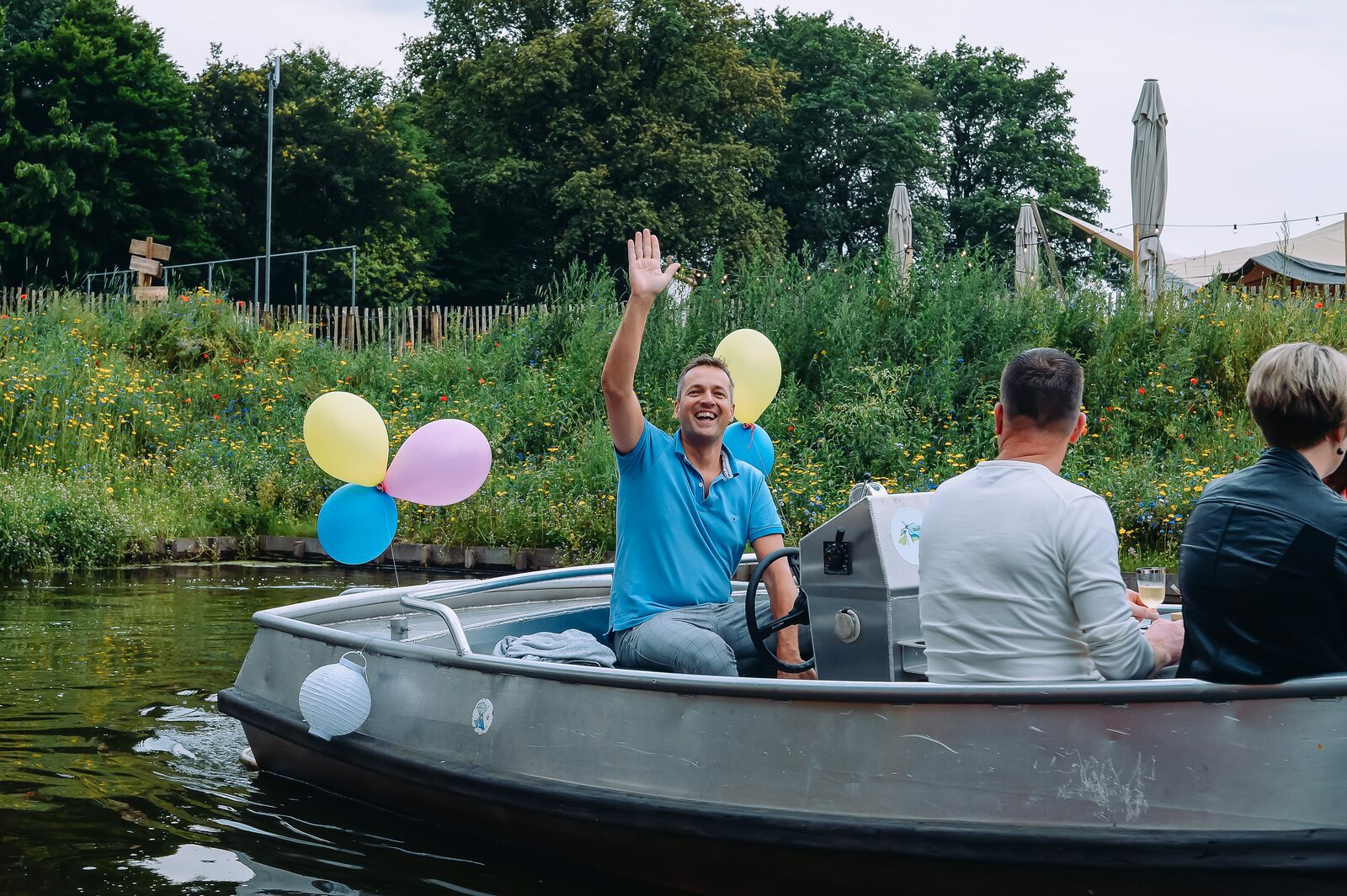 Proosten, dobberen en dineren