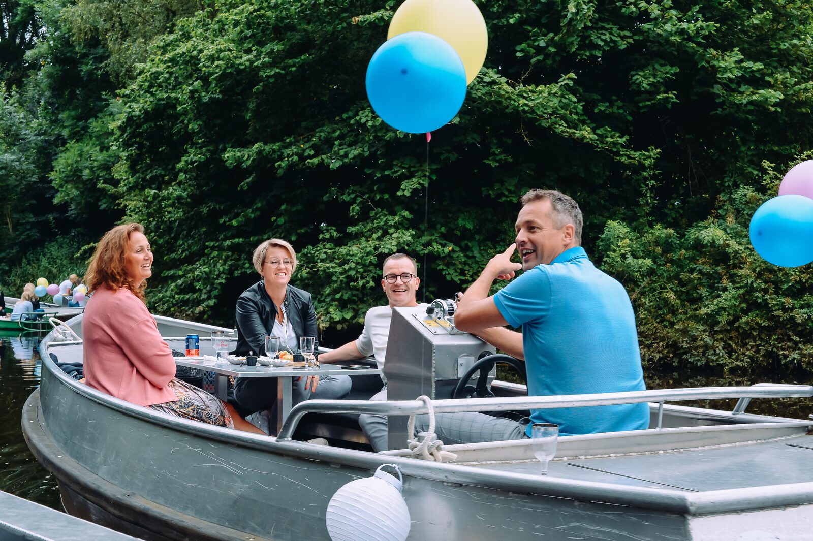 Proosten, dobberen en dineren