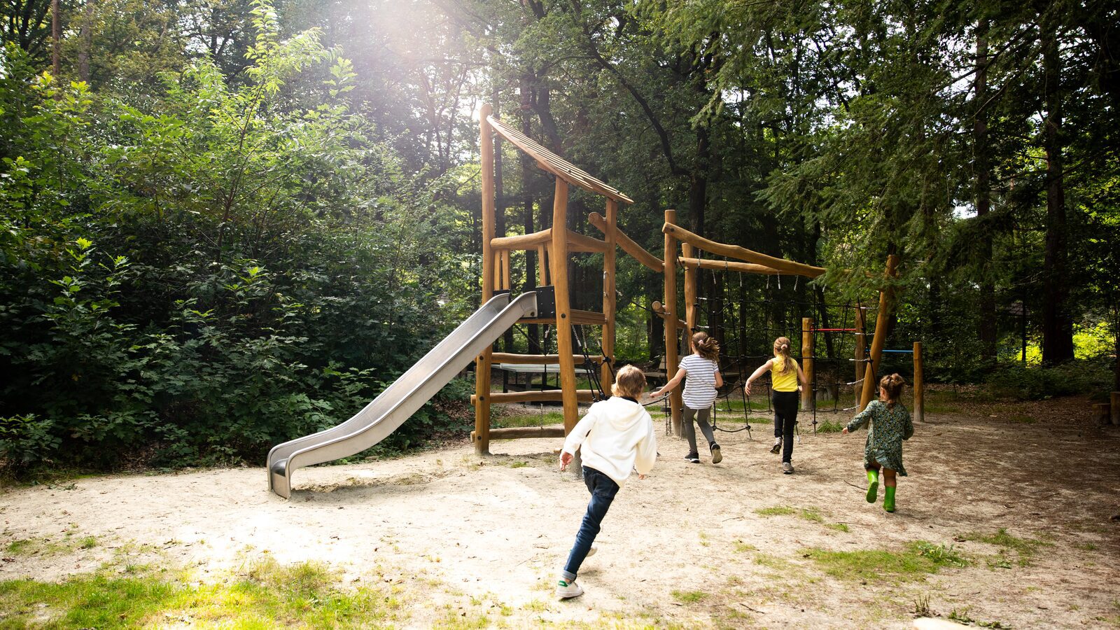 Leukste natuurspeeltuinen in de omgeving