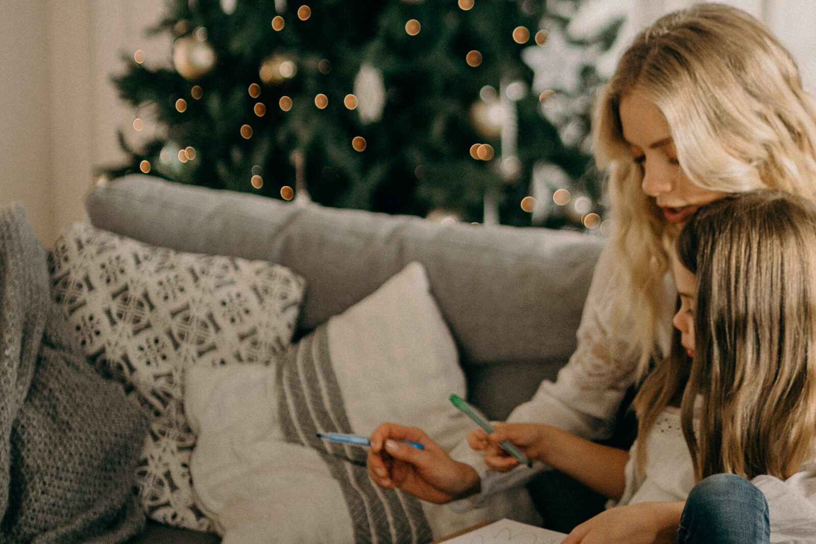 Luxurious Christmas vacation by the sea with a Christmas tree