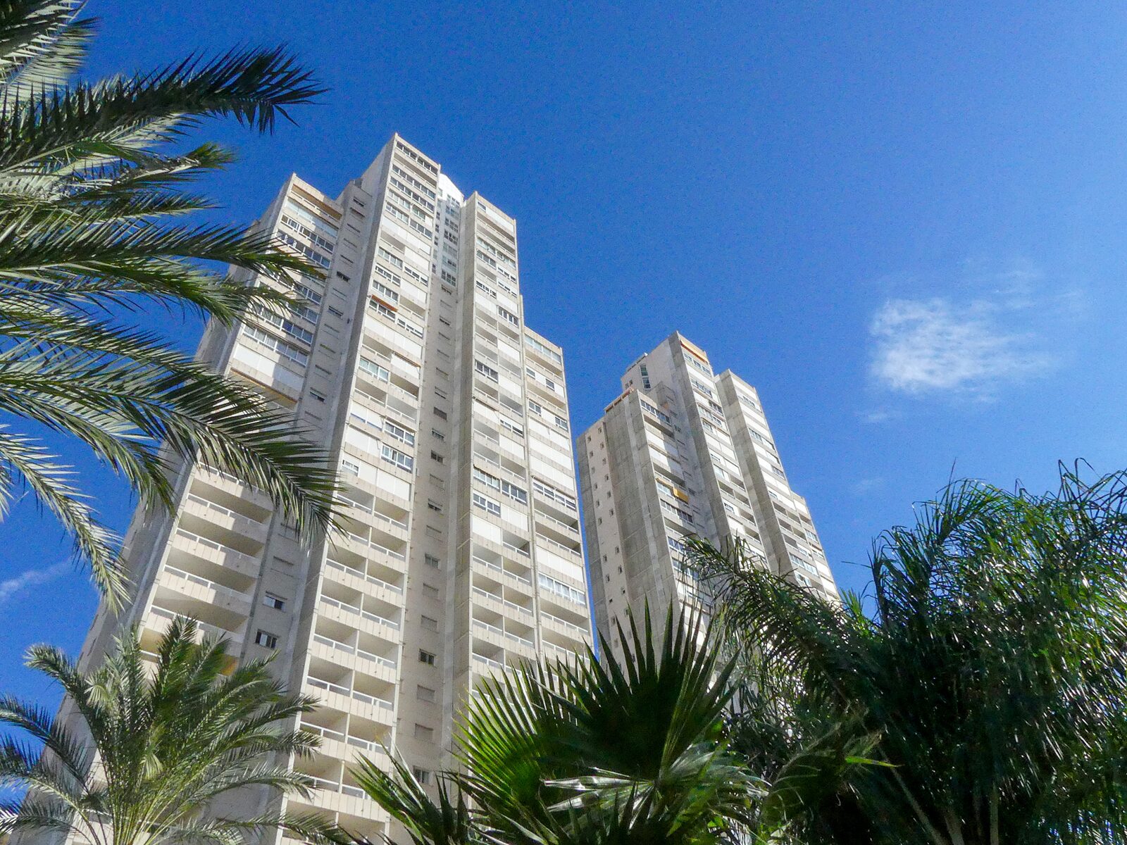 Uitzicht op de appartementen van Gemelos 22 in Benidorm