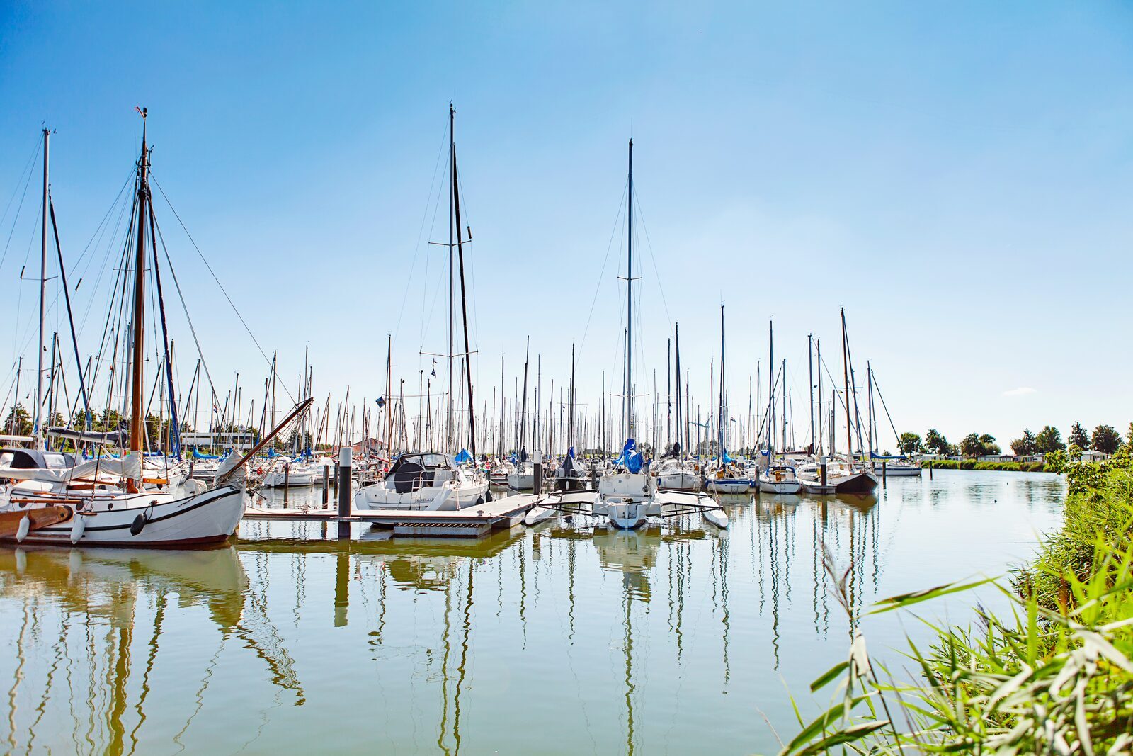 Holiday Friesland with boat