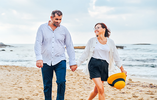 Un couple sur la plage