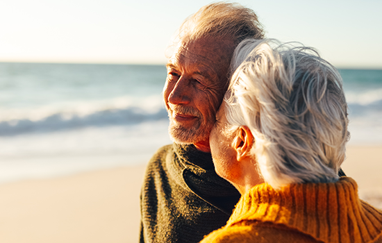 Un couple sur la plage