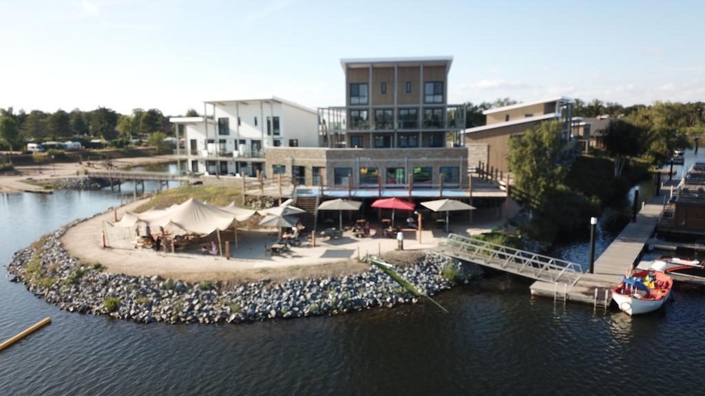 Luxurious vacation apartments by the water