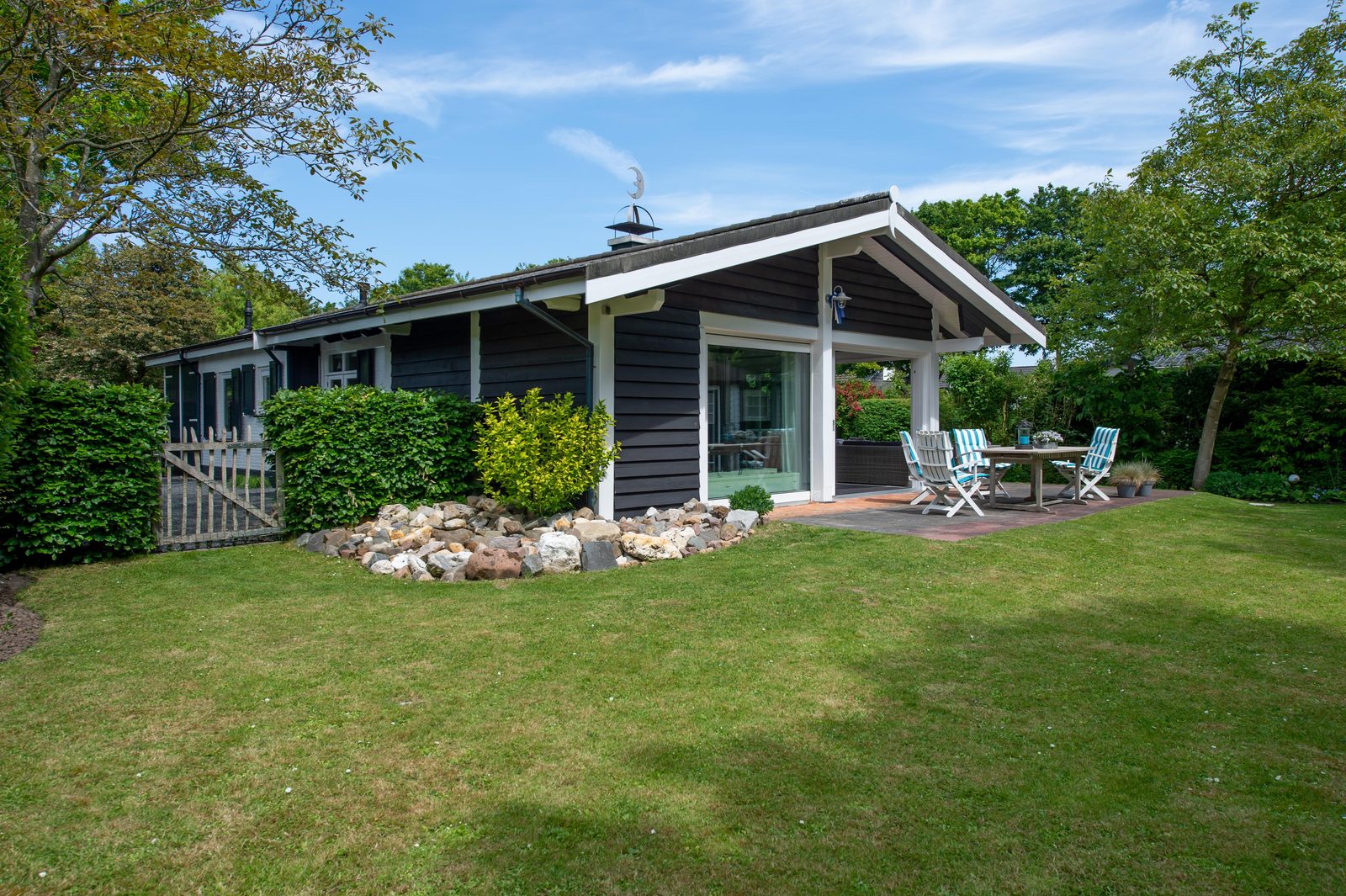 Cosy bungalow by the sea