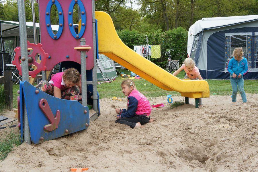 Spelen op veld Esdoorn
