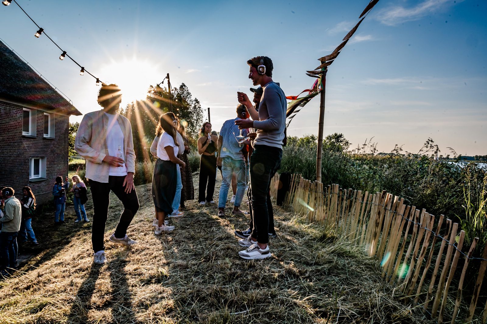 Silent disco in de zon