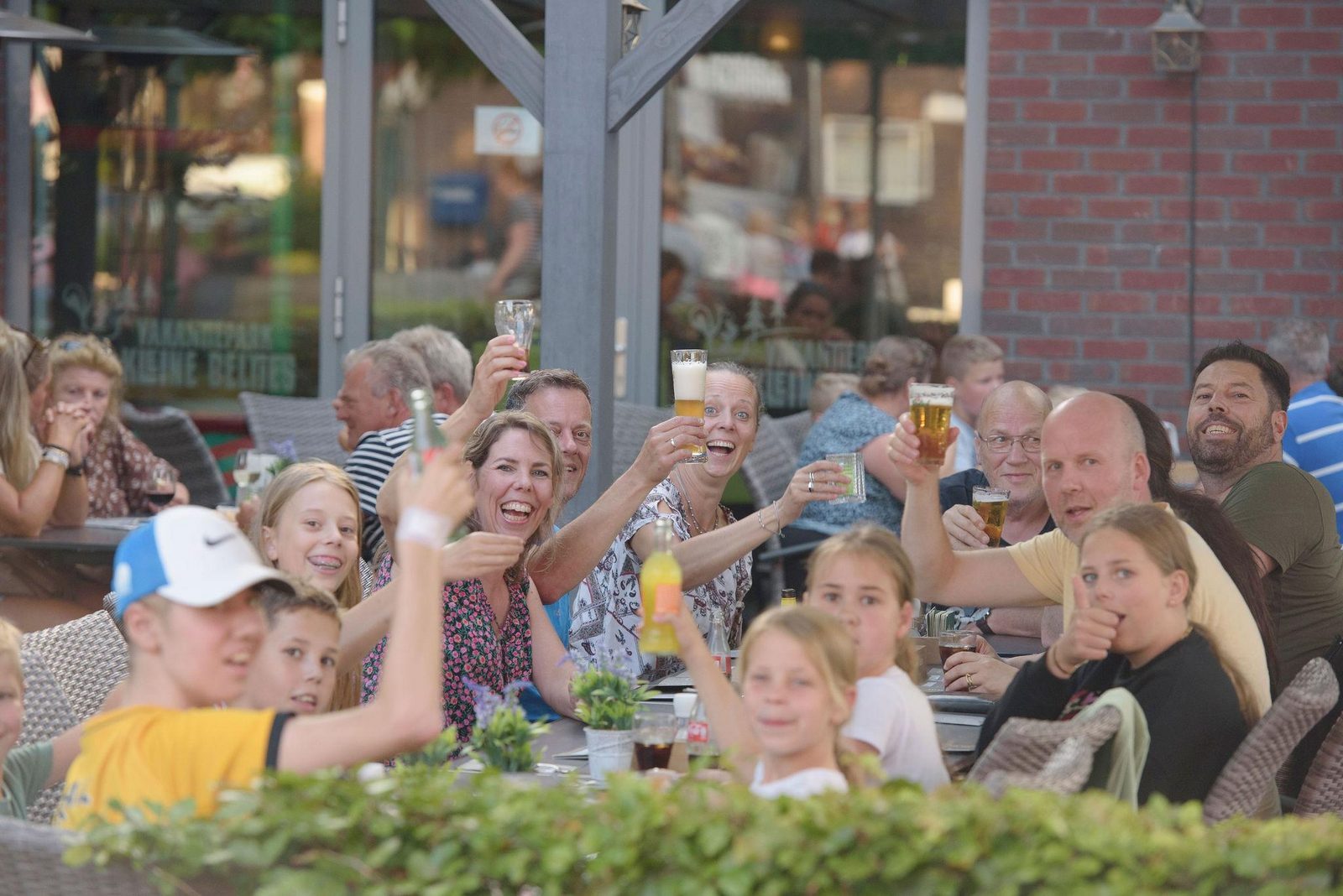 Een hapje en drankje op ons gezellige terras