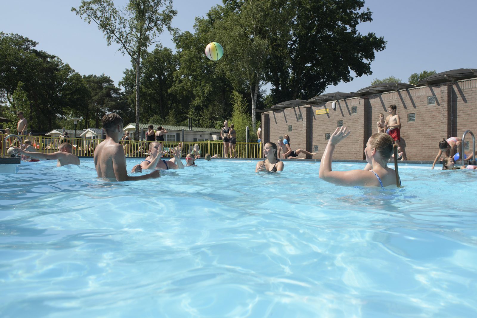 Buitenbad voor voor zwemvertier!