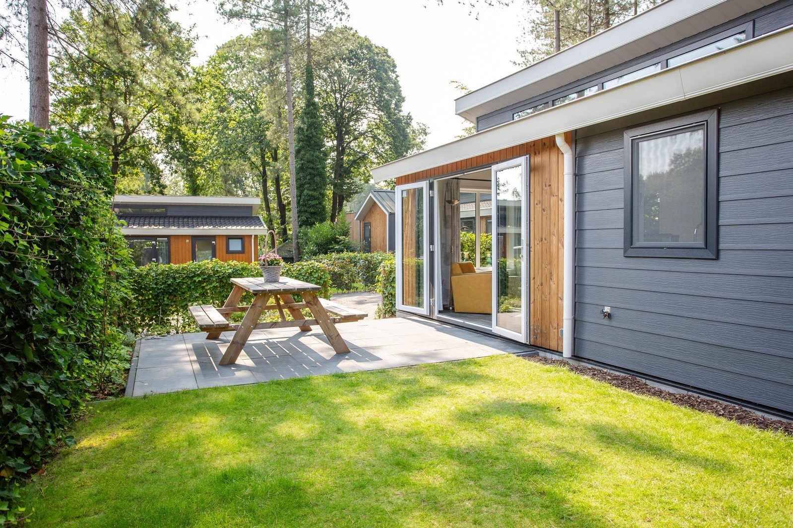 Vacation house with a fenced–in yard