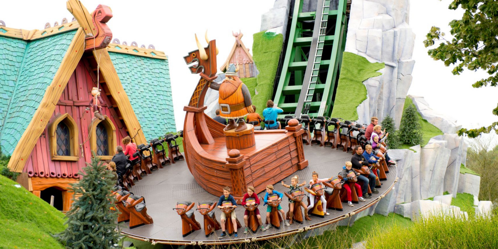 Een rollercoaster in een pretpark