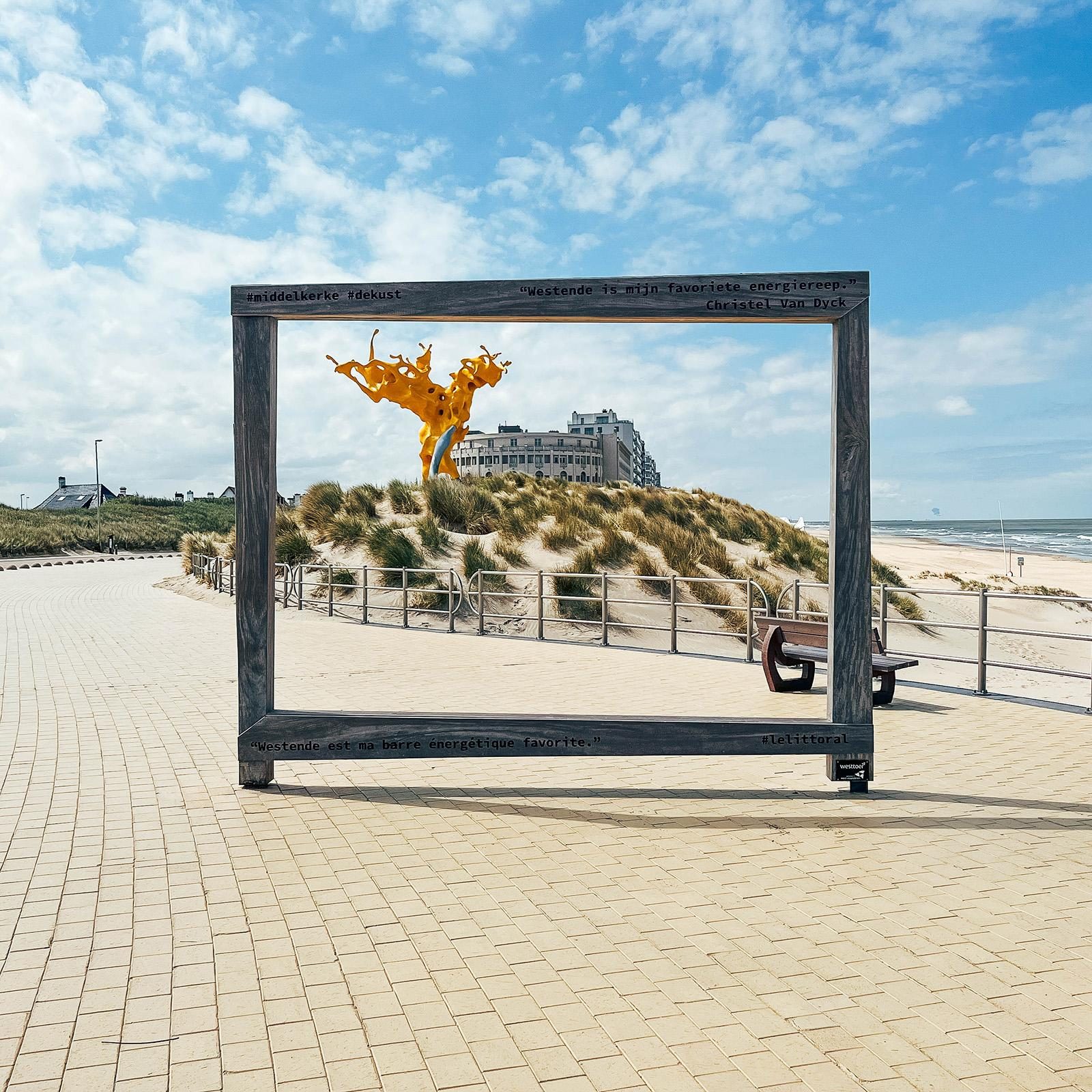 Een kunstwerk van Beaufort in open lucht in Westende