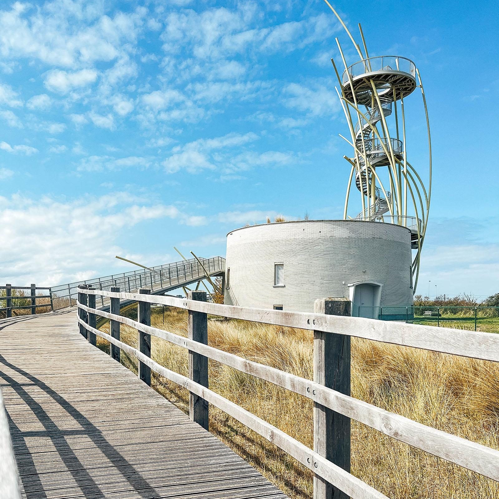 De Warandetoren in Westende, dat een panoramisch uitzicht biedt over Westende