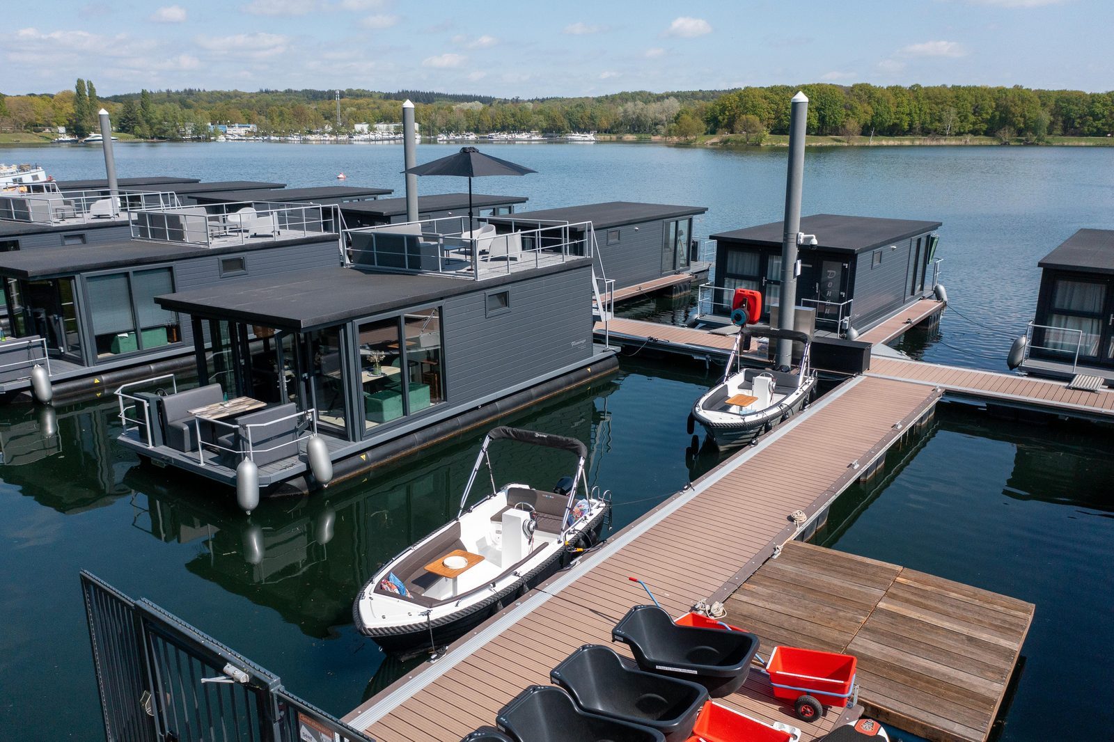Rent a Houseboat