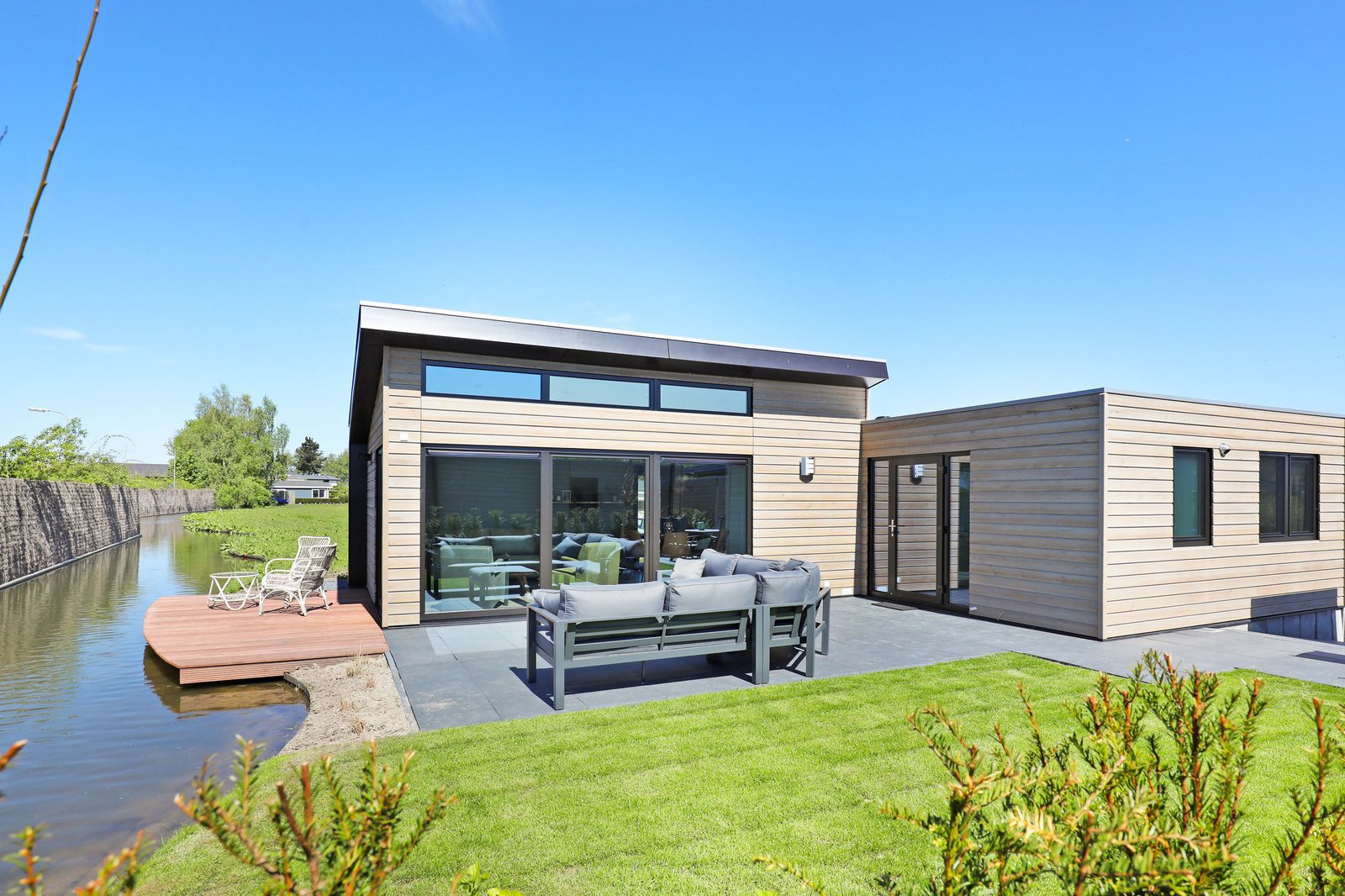 Holiday home by the water