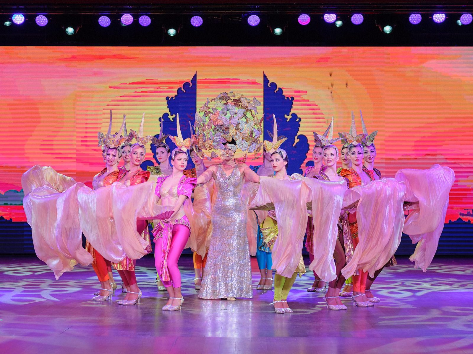 Espectáculo de ballet durante el espectáculo AIRE en Benidorm Palace