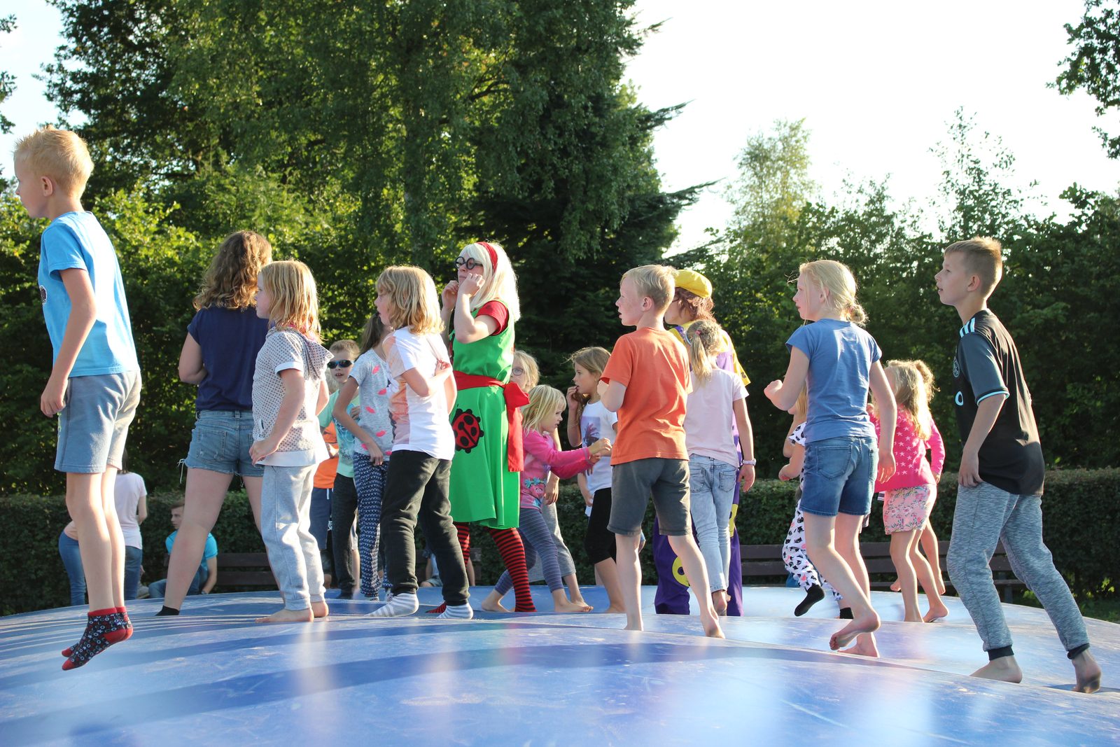 Air trampoline