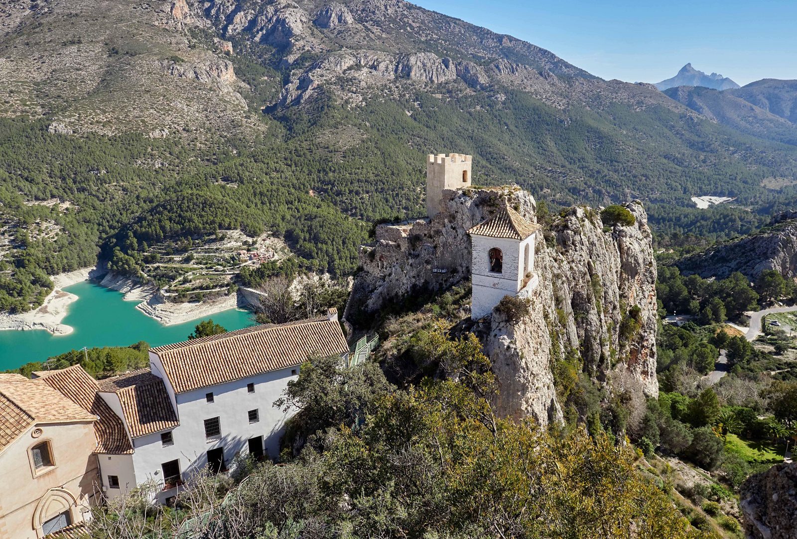 Vista de Guadalest y embalse