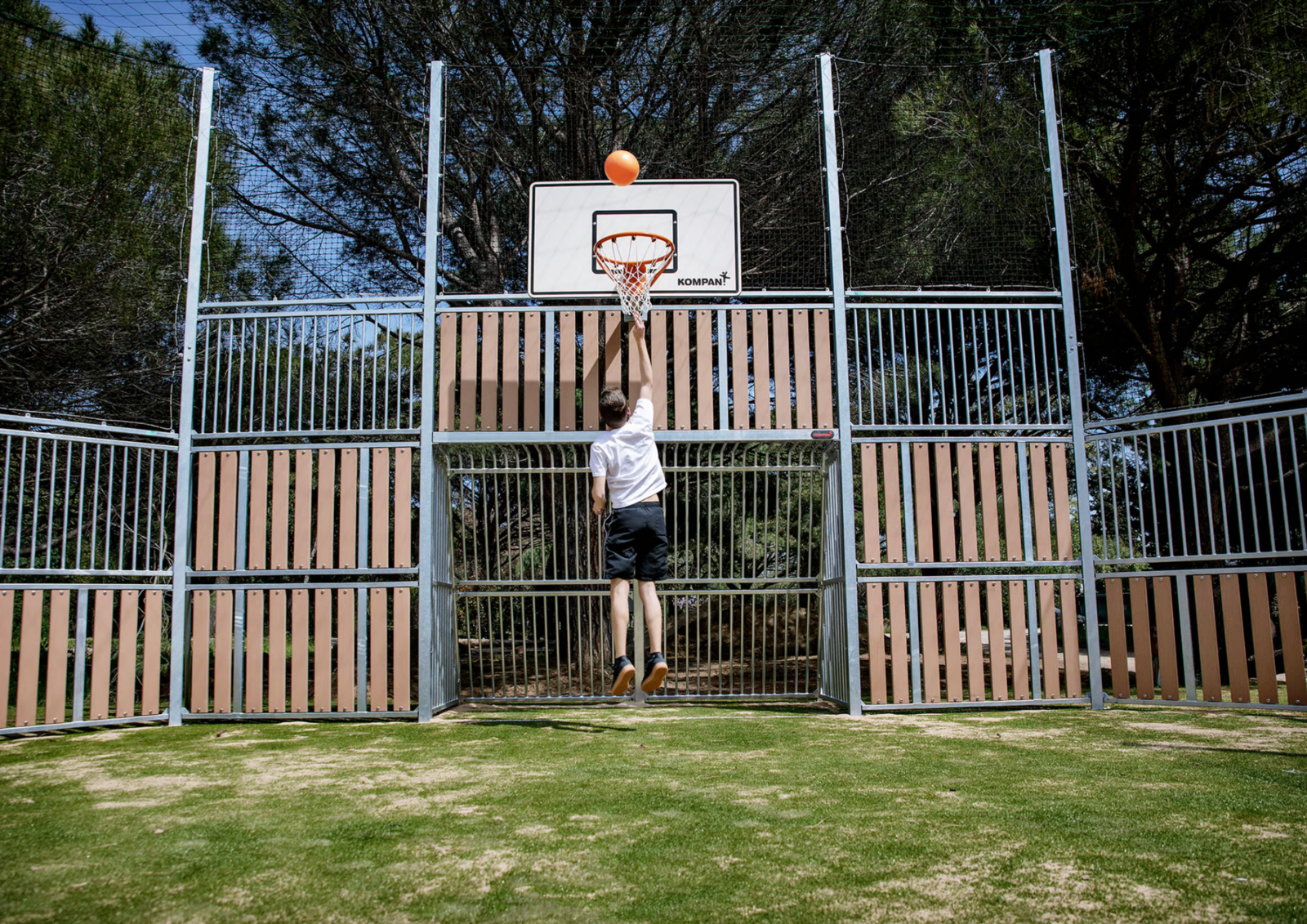 Neues Neues Freibad, Wasserpark und Sportplatz