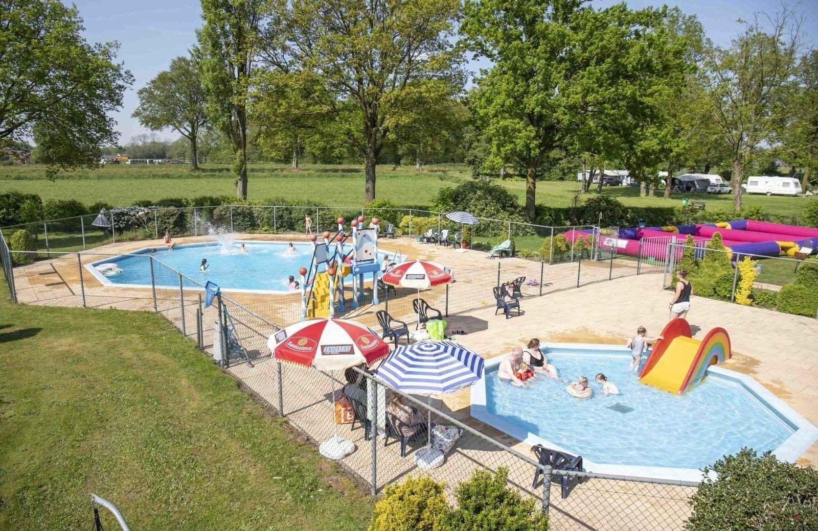 Outdoor swimming pool camping den blanken