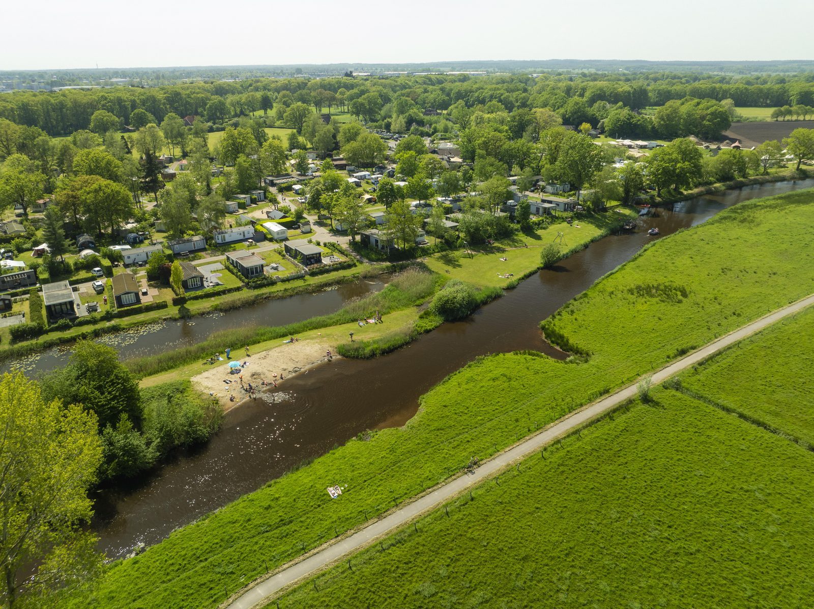 Vakantiehuisje aan het water