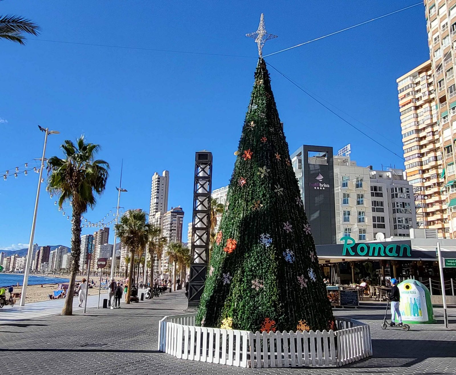 Kerstboom in Benidorm bij Playa Levante