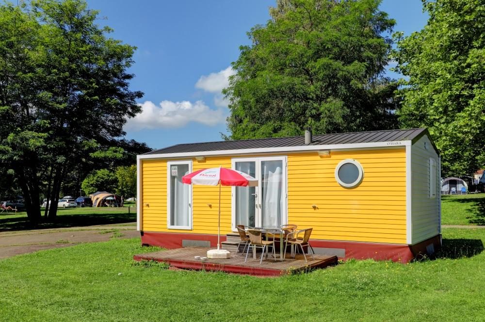 Stacaravan op een jaarplaats