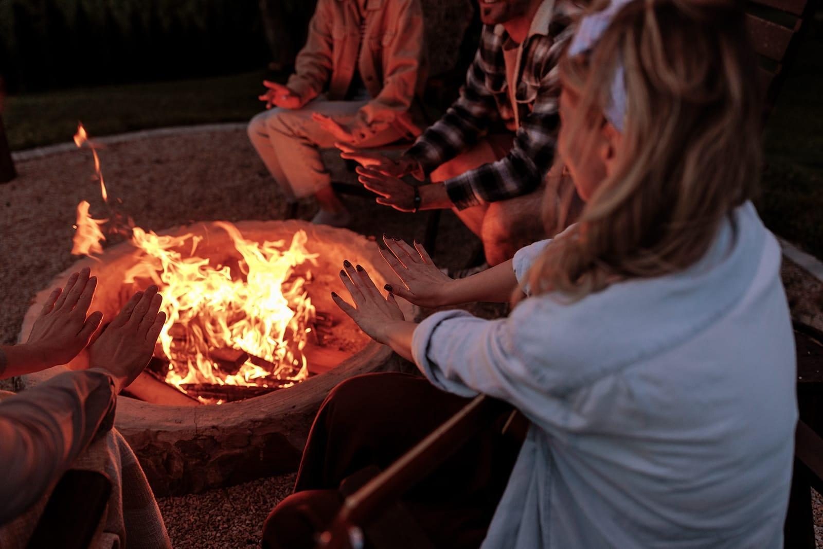Feuerstelle mit Pizza