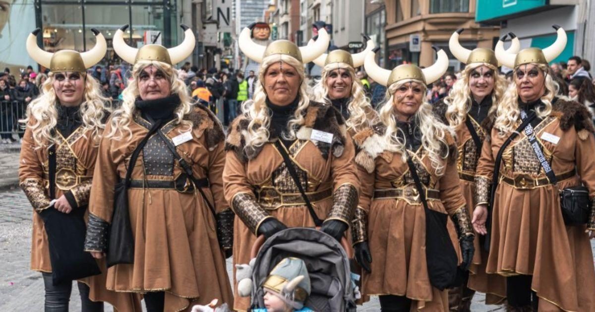 Foto van de carnavalstoet te Oostende