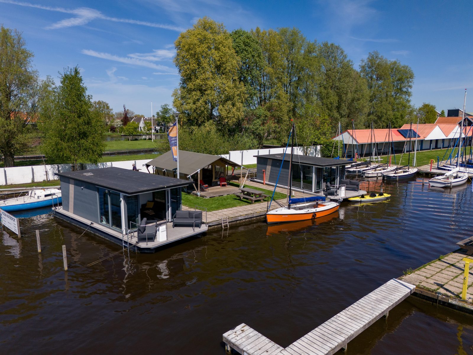 Houseboats Heeg