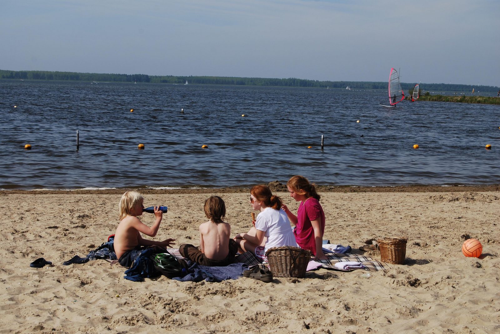Strand und Natursee