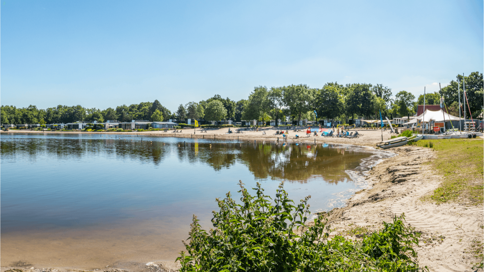 Strand und Natursee