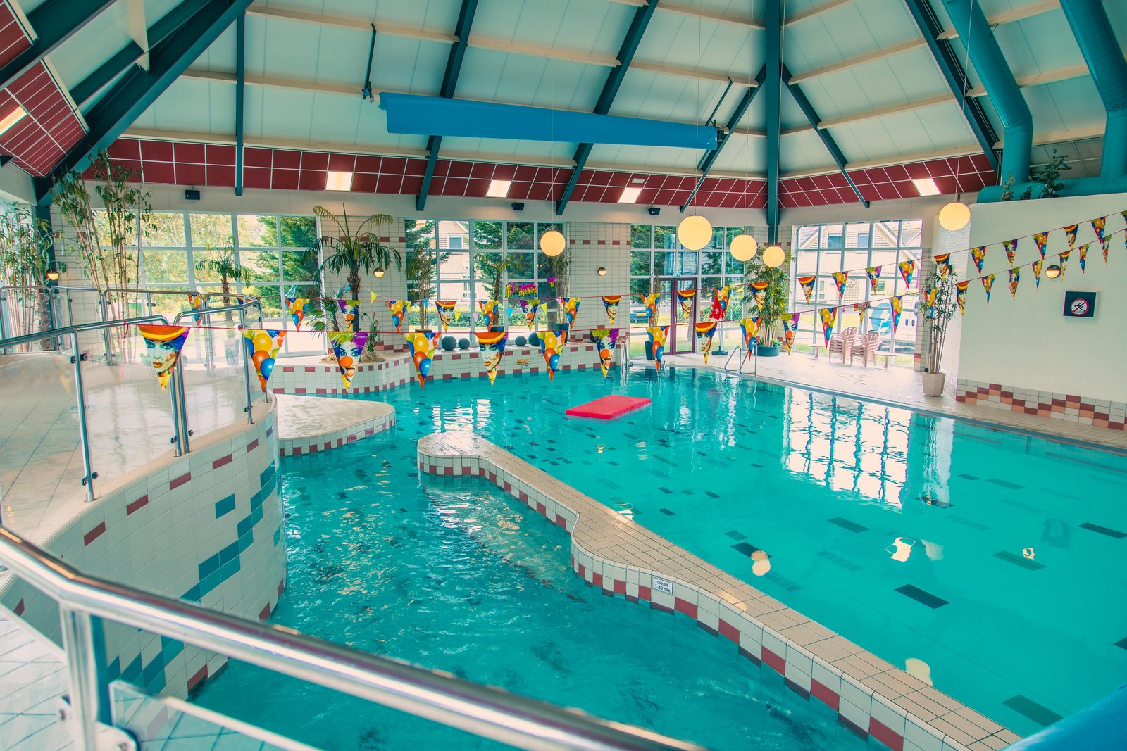 Beheiztes Hallenbad