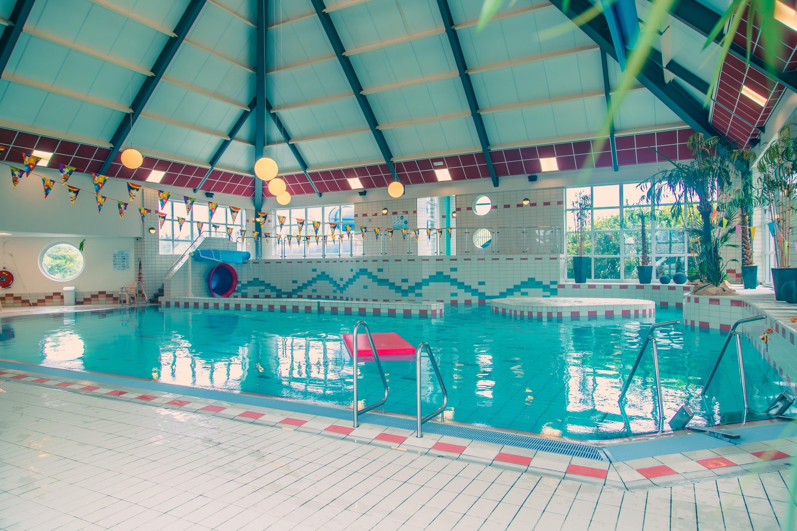 Beheiztes Hallenbad