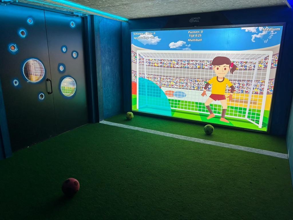 Interaktive Spielwand