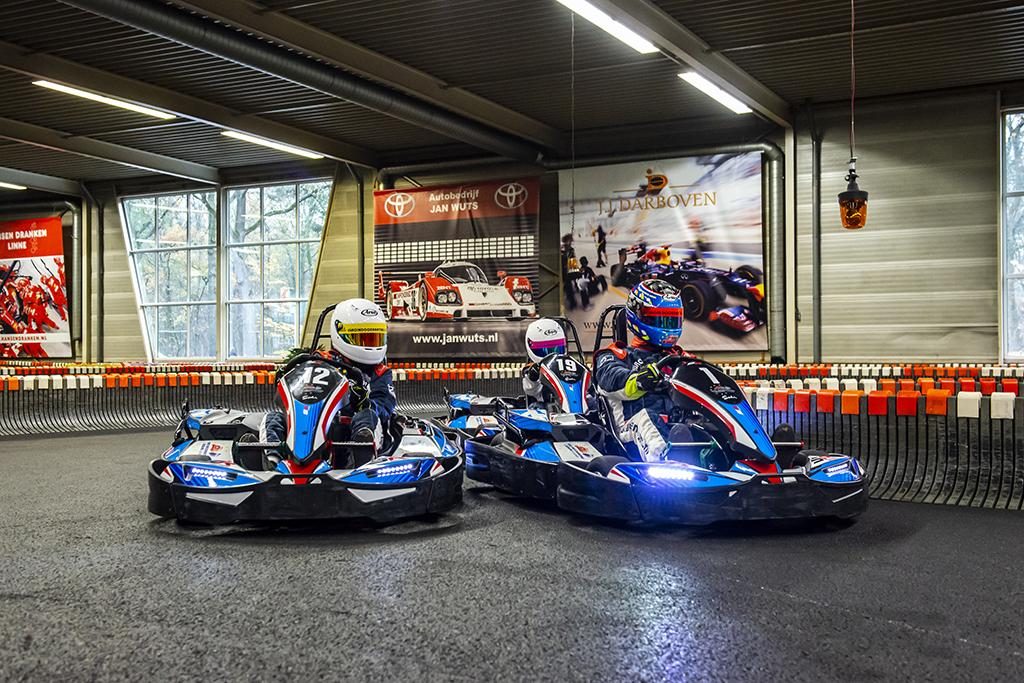 Indoor-Karting und Bowling