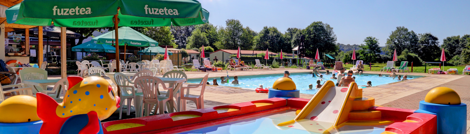Zwembad op Camping La Colline