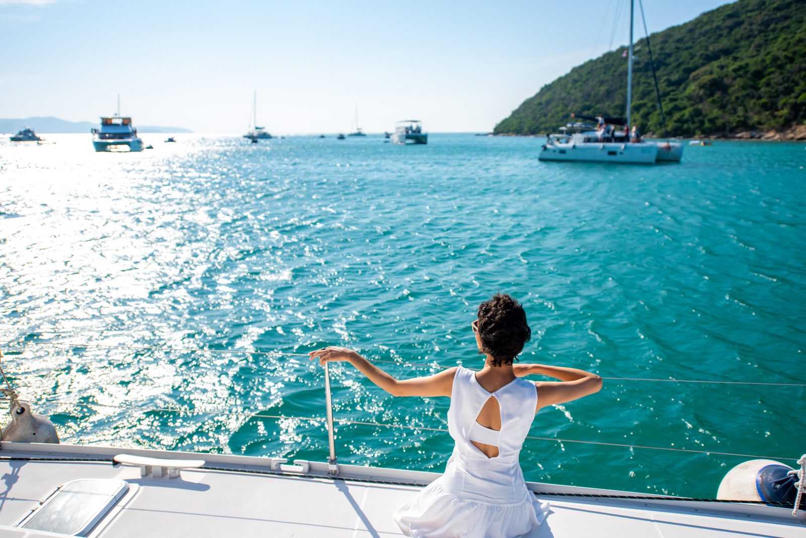 Mujer en catamarán