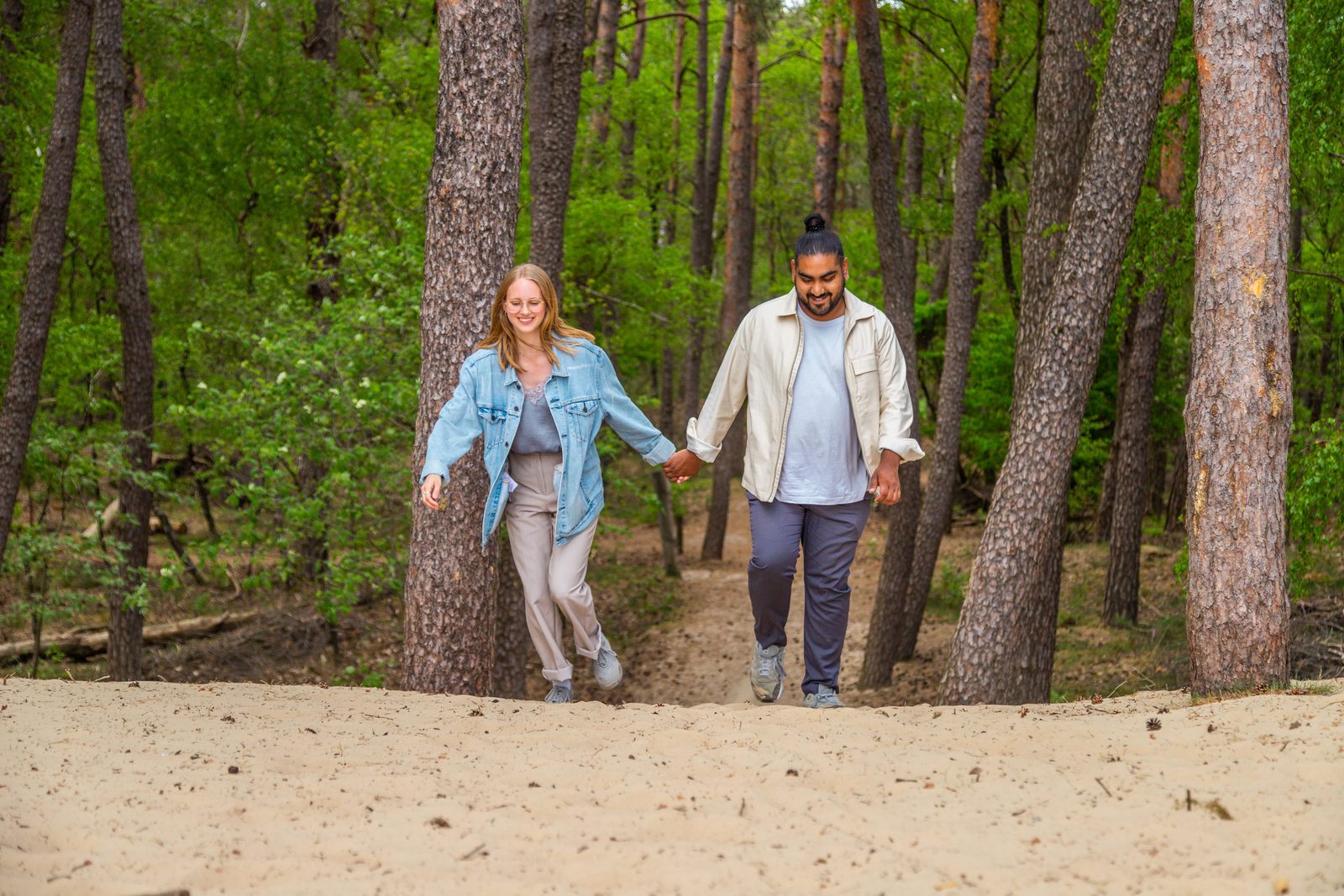 EuroParcs De Wije Werelt couple forest hand in hand laughing sand