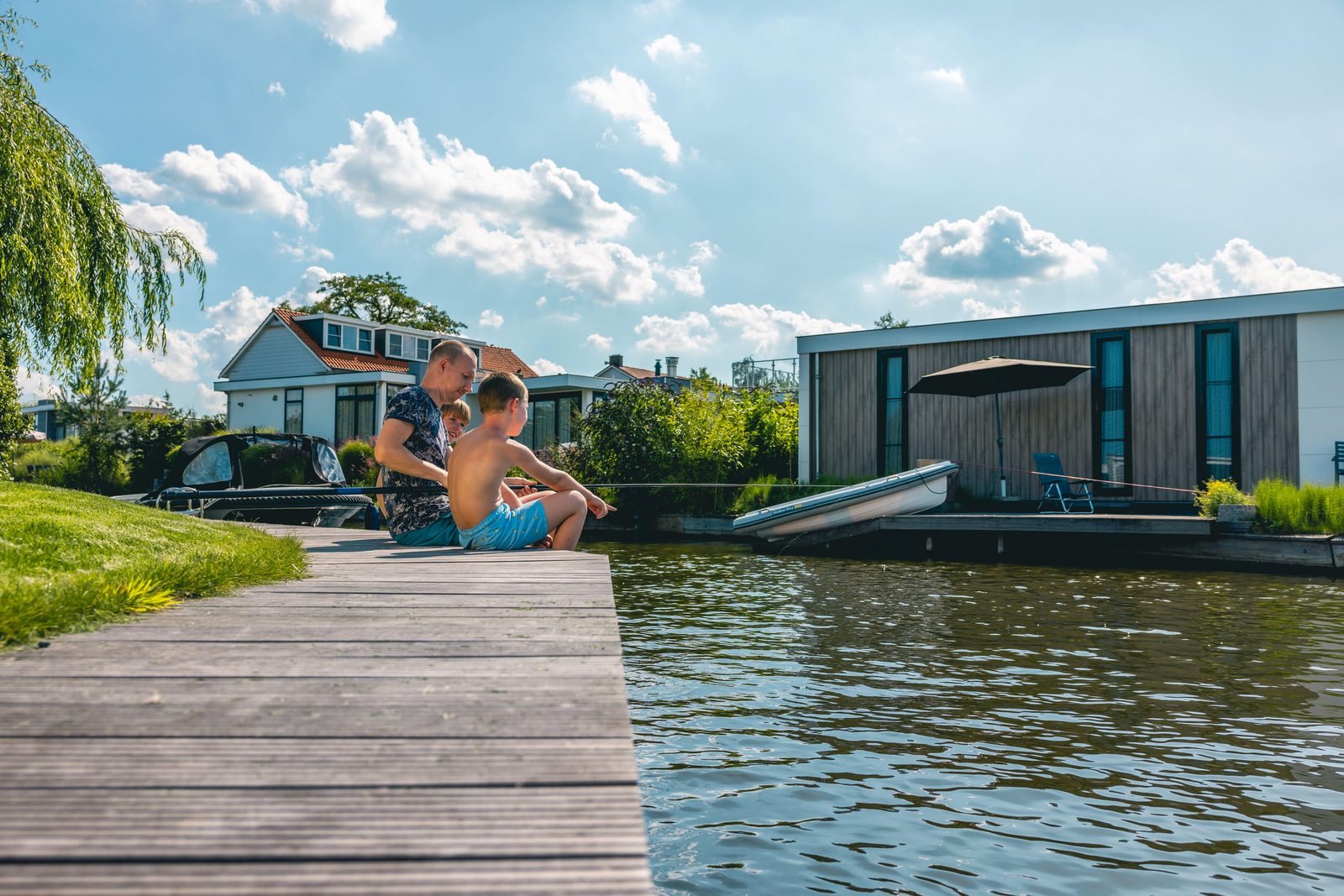 EuroParcs Veluwemeer father son water fishing