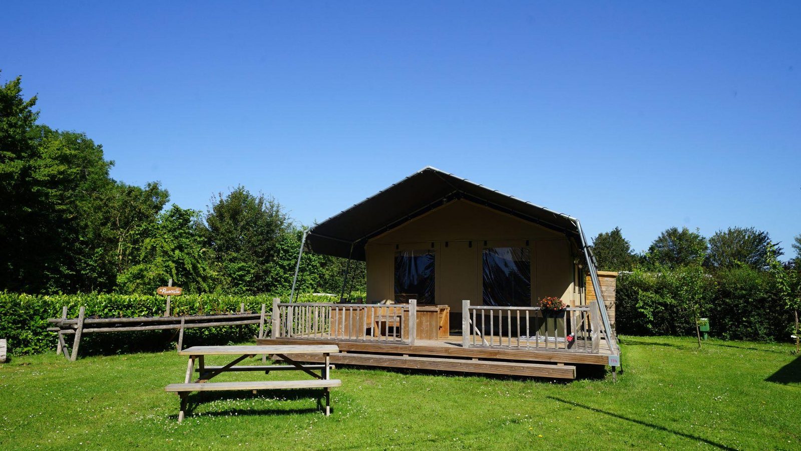 Molengroet glamping Safaritent 6 exterior