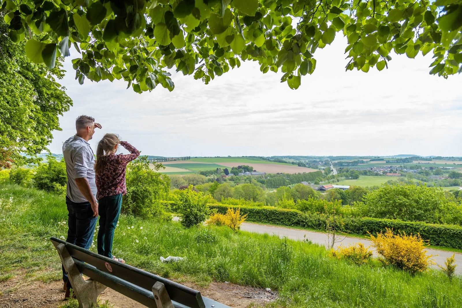 Gulperberg Father Daughter Watch View Green Hills