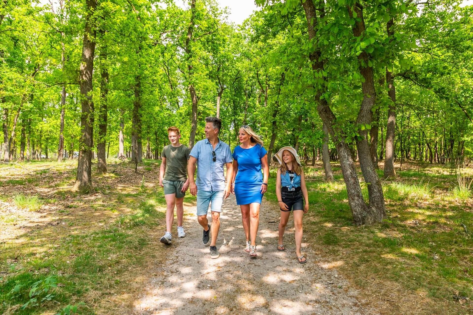 EuroParcs De Hooge Veluwe family hike in nature