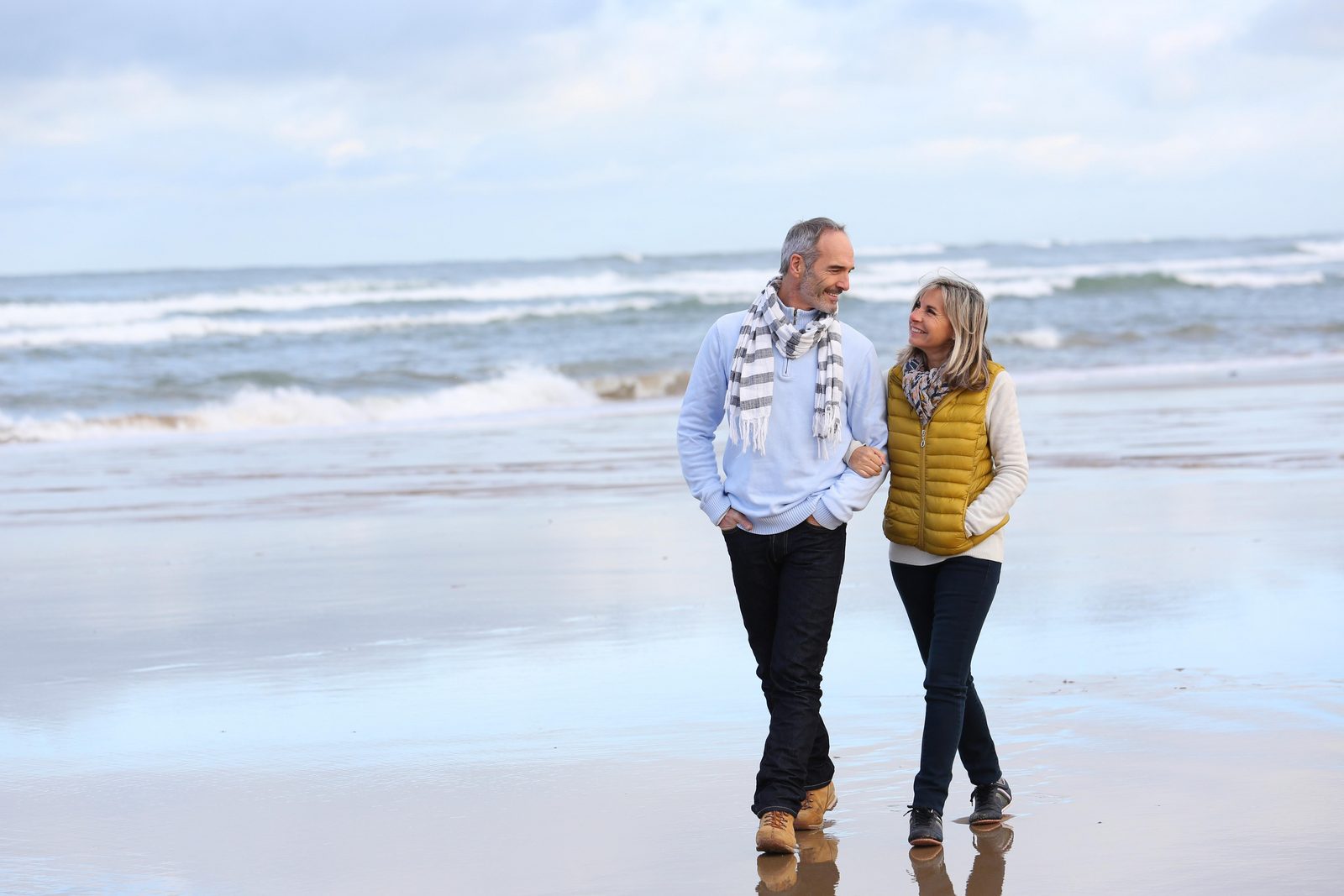 Couple beach winter