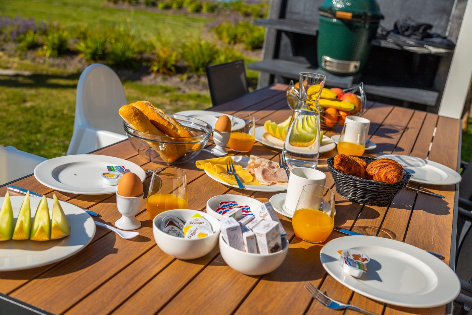 IJsselmeer Breakfast Bread Eggs Table Outside Garden