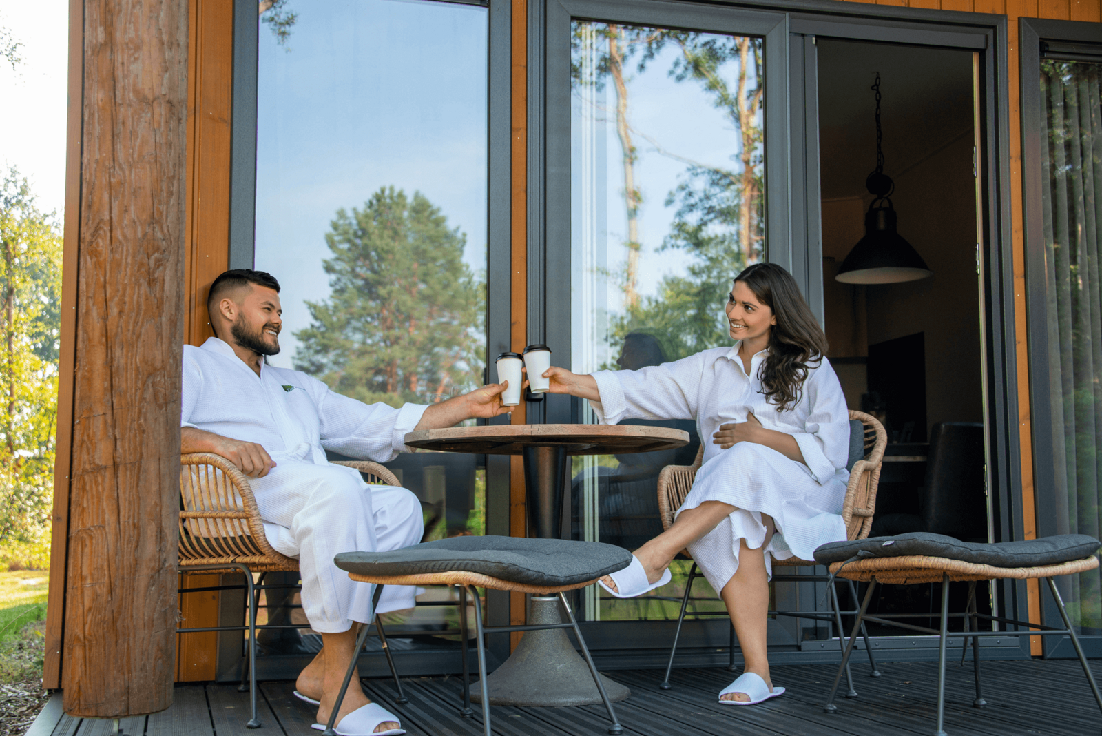 Babymoon - pregnant couple infront of holiday home at holiday park EuroParcs de Wiltzang
