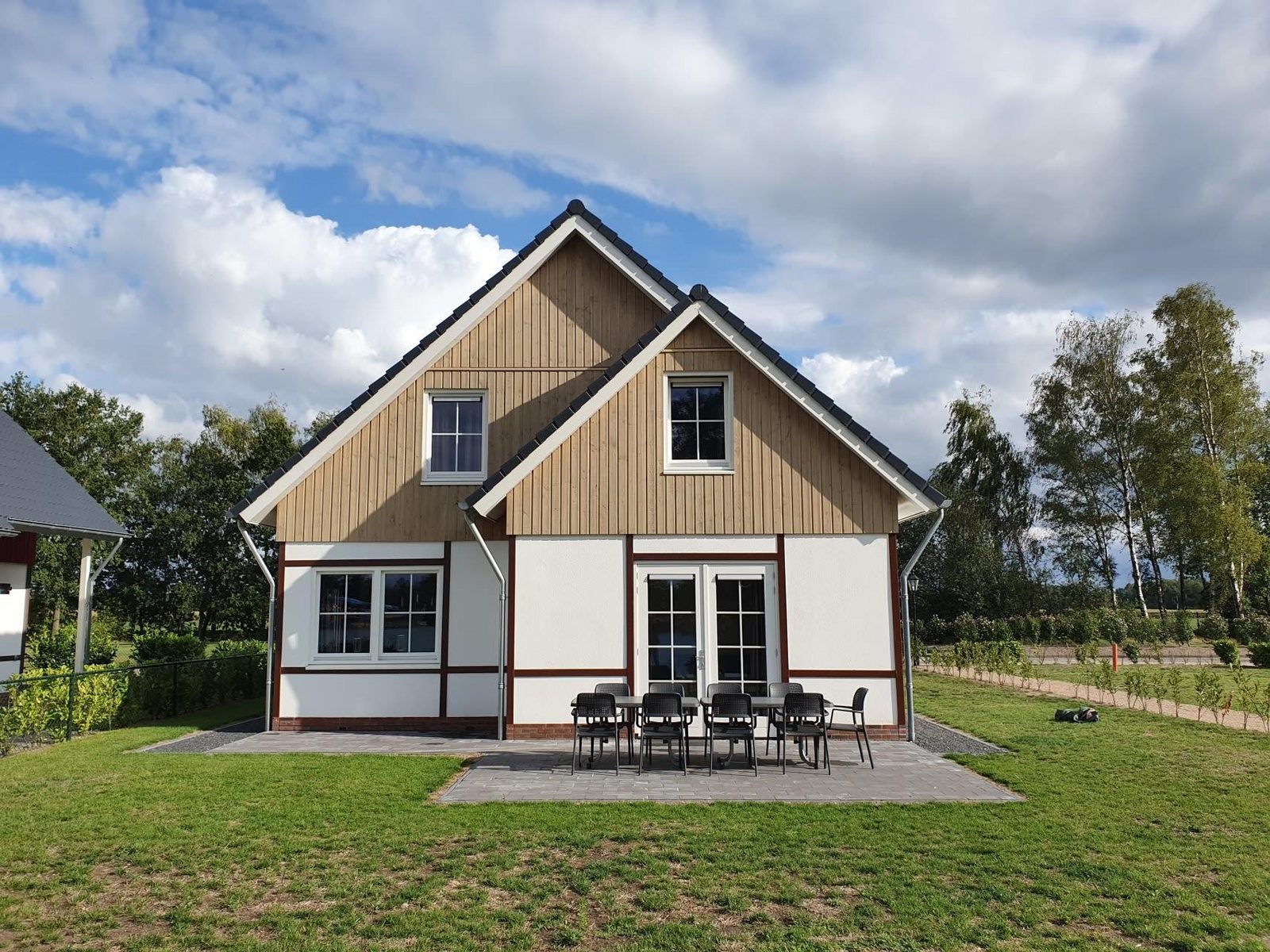 Groepsaccommodatie in traditionele stijl Daelenbroeck 14 buitenkant op EuroParcs Limburg